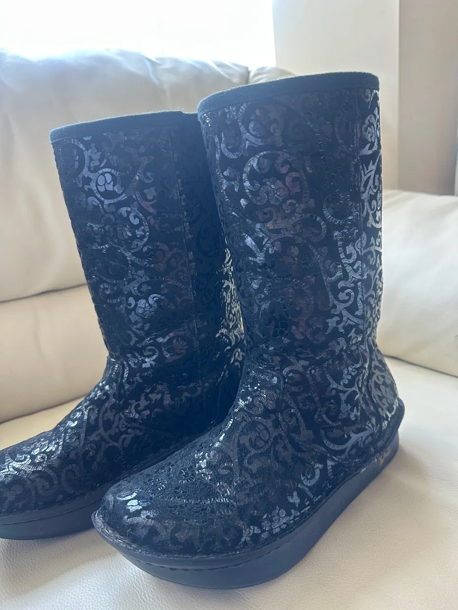 Boots - Image 4