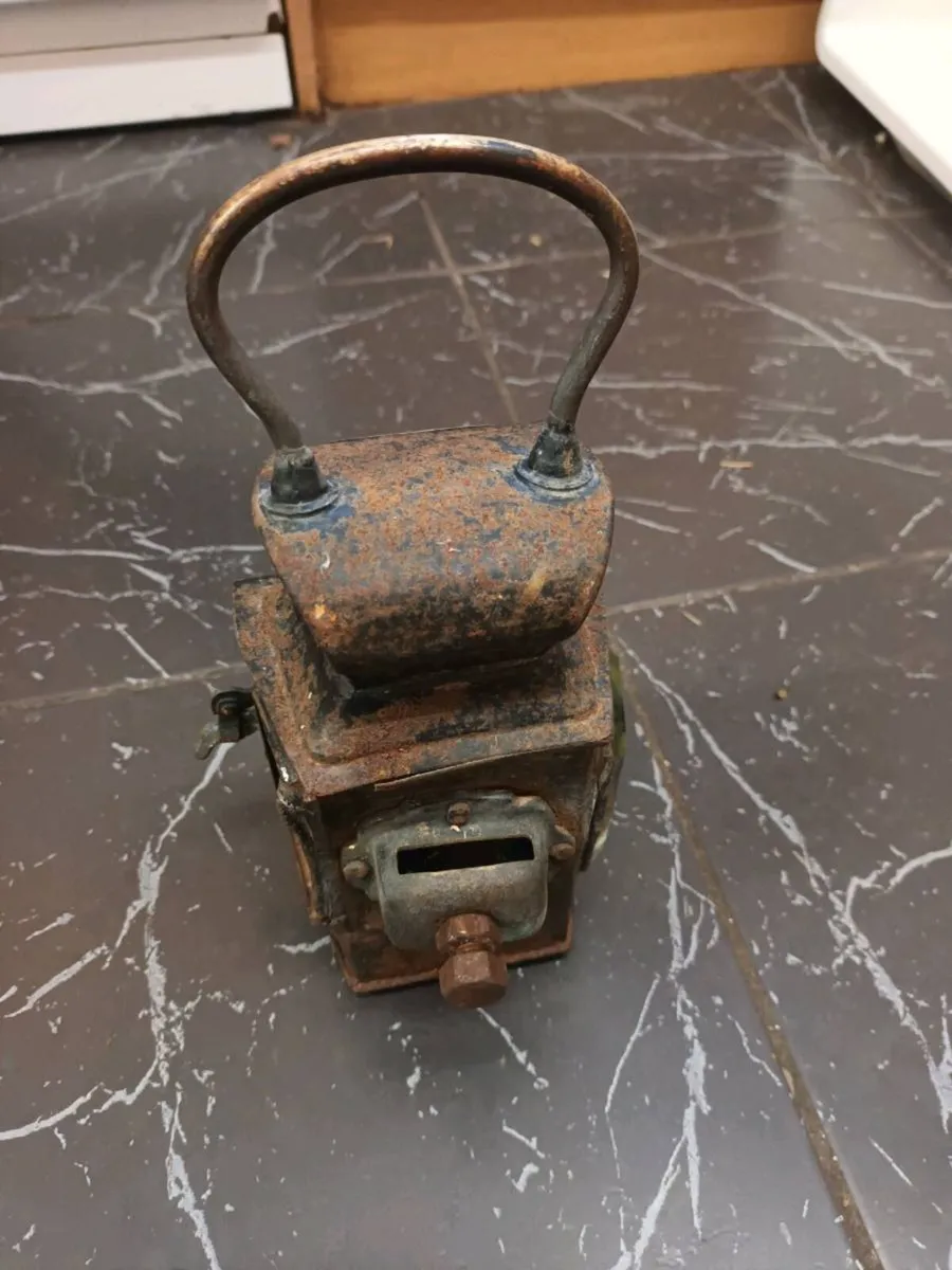 Old Car Lamp - Image 3