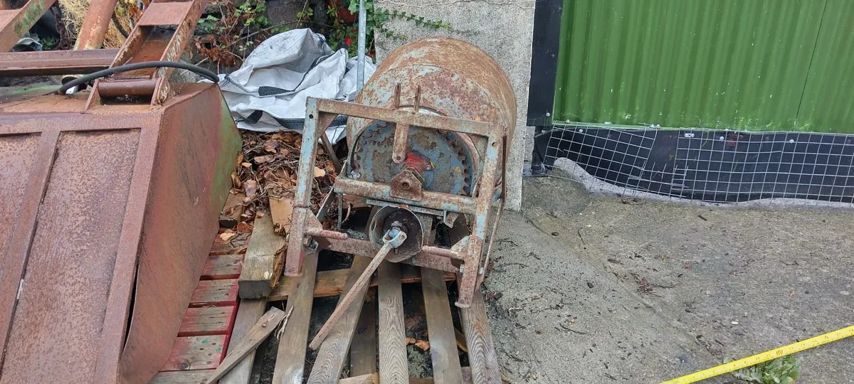 Small cement mixer for a tractor. - Image 2