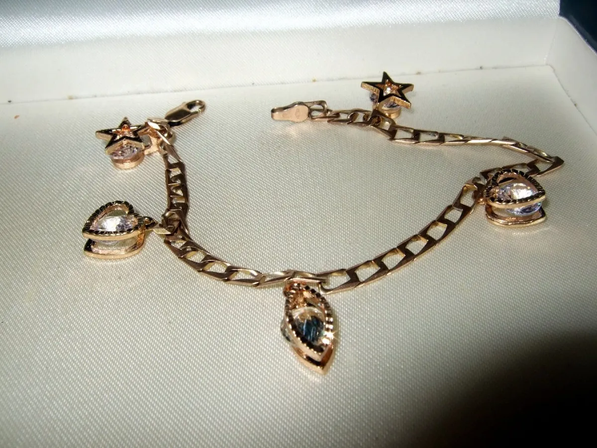 Vintage 9ct Gold Charm Bracelet - Image 1