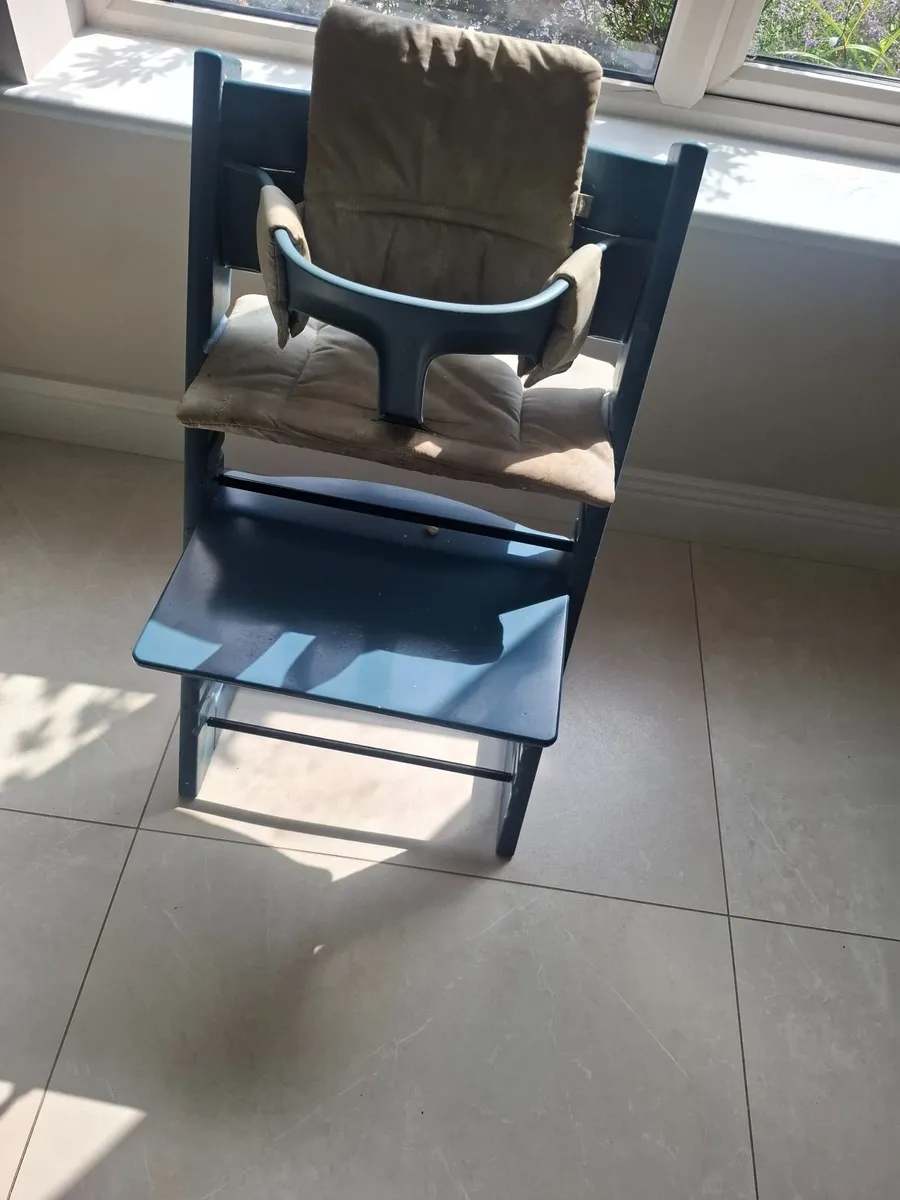 High chair - Image 1