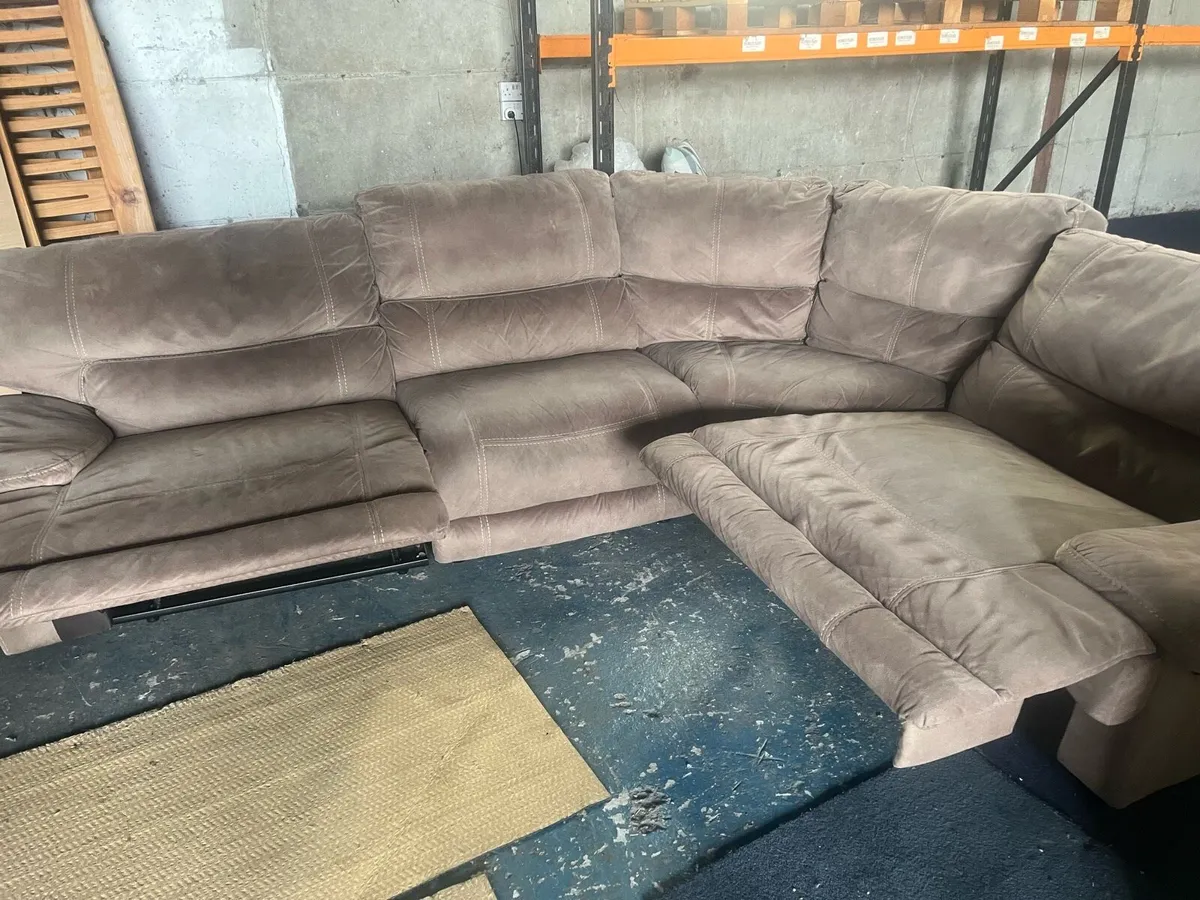 Beige corner recliner set couch - Image 2