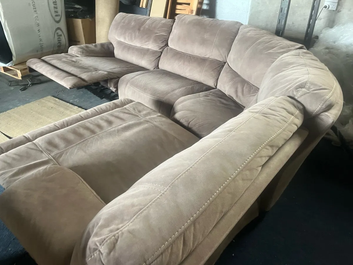Beige corner recliner set couch - Image 3