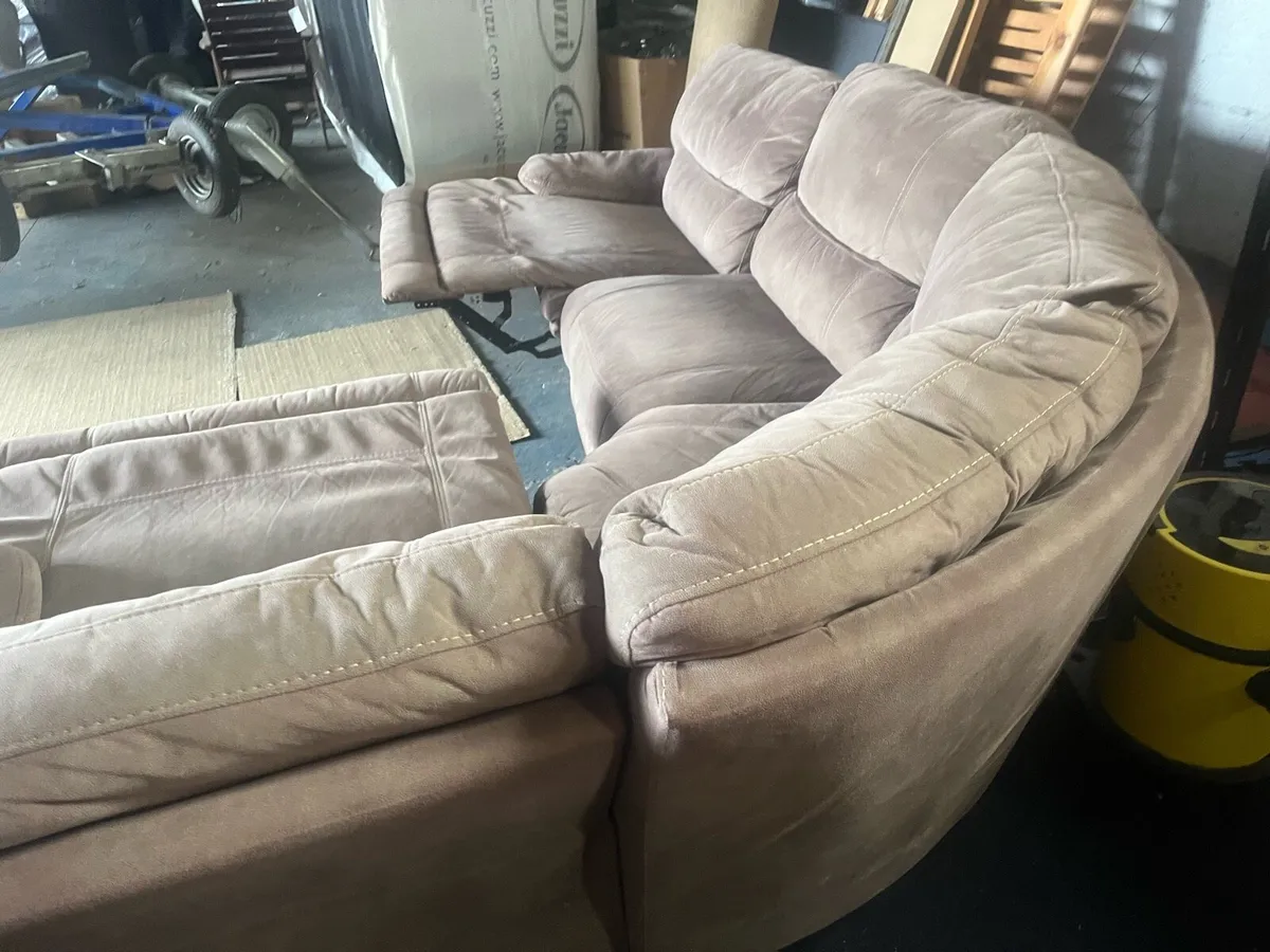 Beige corner recliner set couch - Image 4