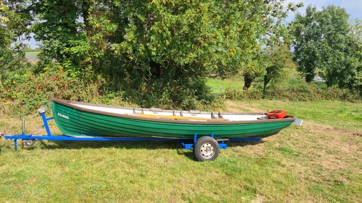 19 foot arrow boat with trailer - Image 2