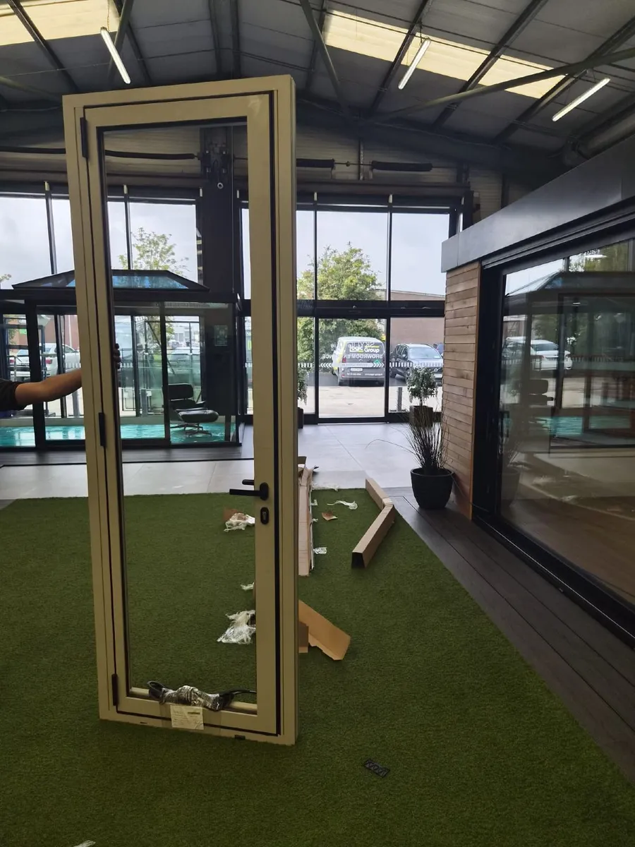 New 2600mmx 900mm Aluminium external door RAL7032 - Image 4