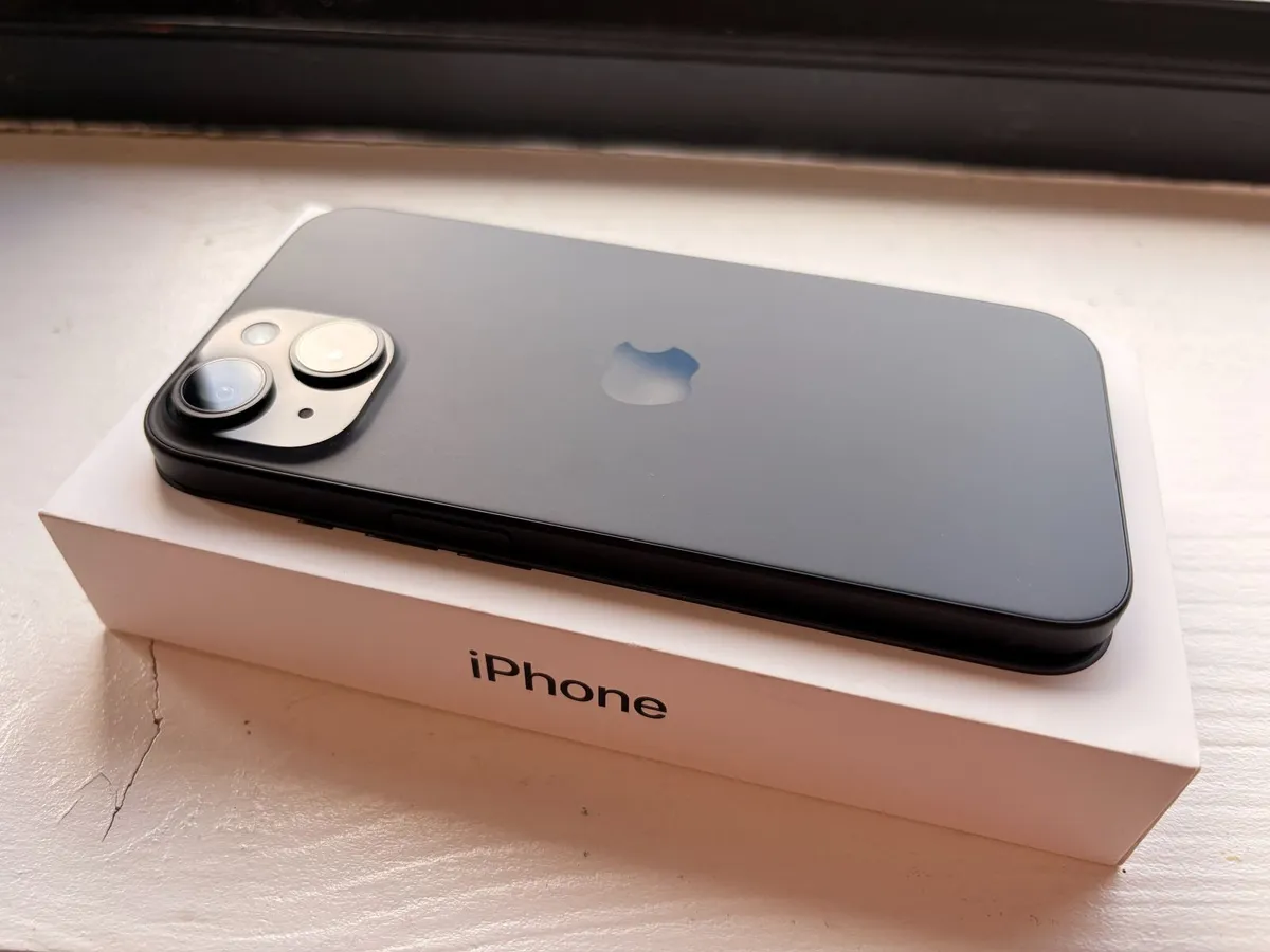 Apple iPhone 15, 128GB (Black) e375 (ono) - Image 3