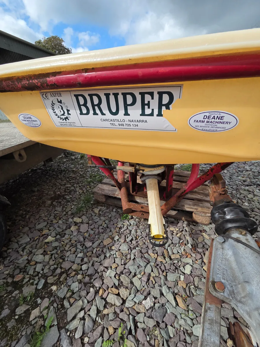 Bruper Fertiliser Spreader - Image 4