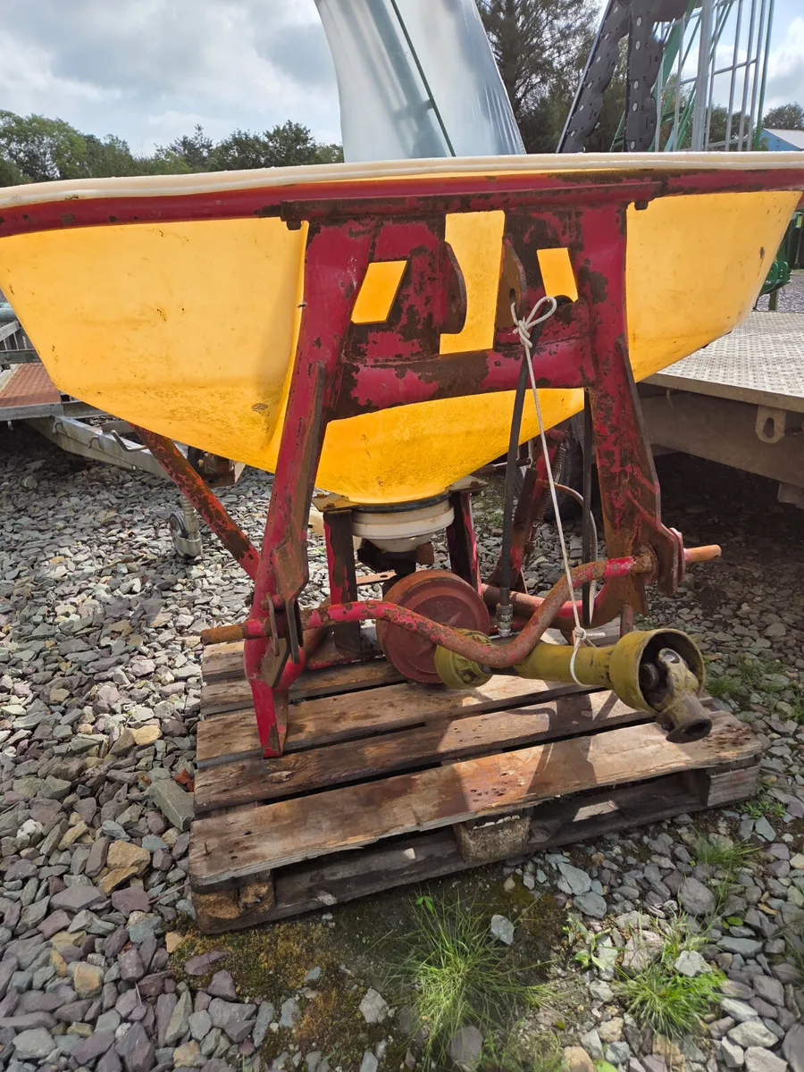 Bruper Fertiliser Spreader - Image 1