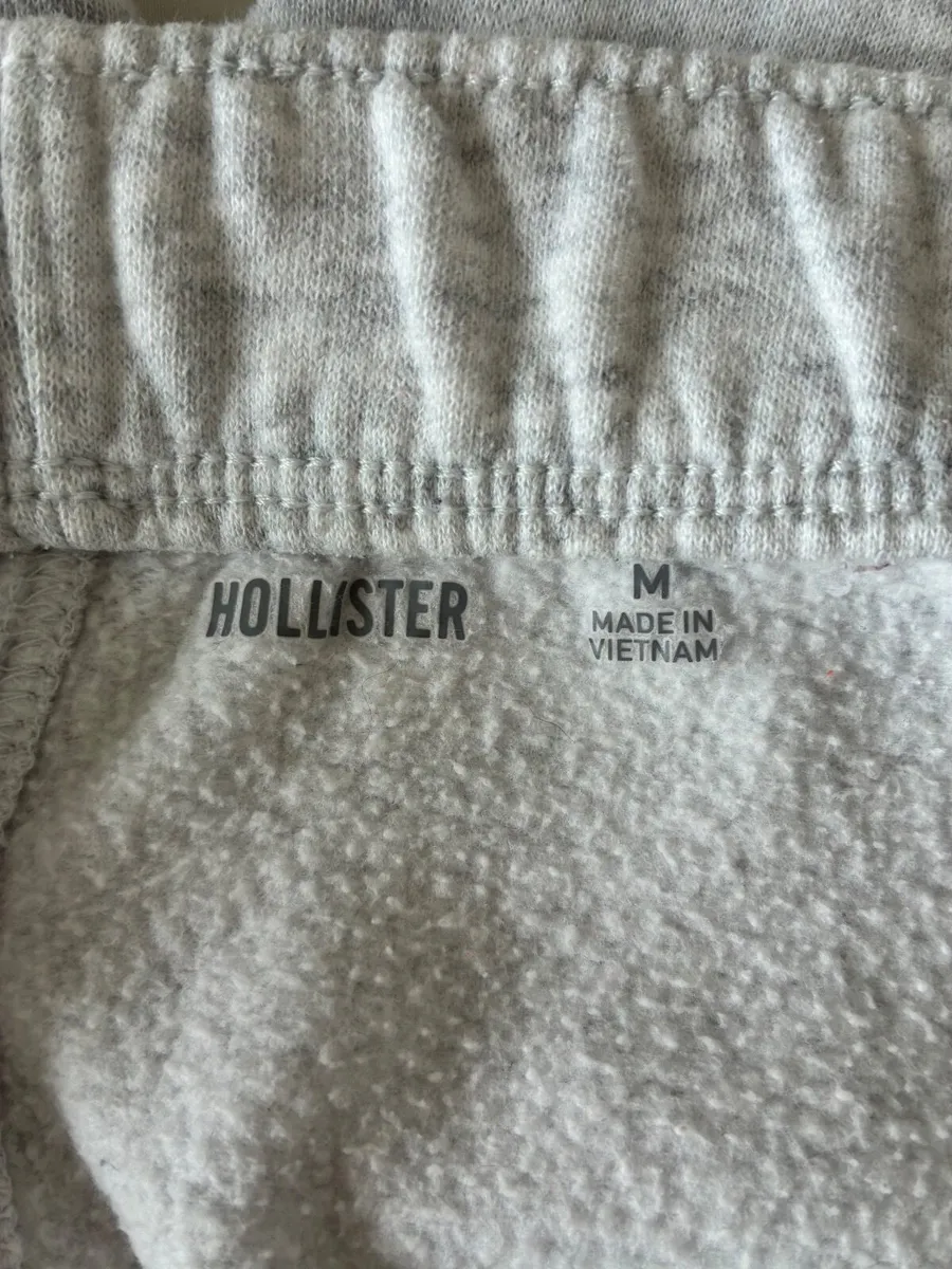 Hollister grey sweatpants graphic logo size M - Image 2