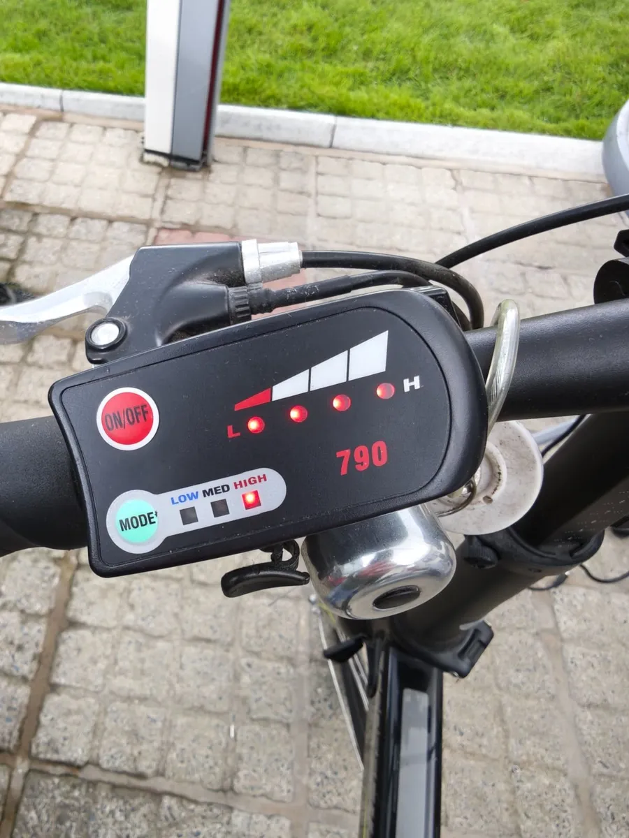 Carrera Crosscity E Electric Bike - NEW BATTERY - Image 4