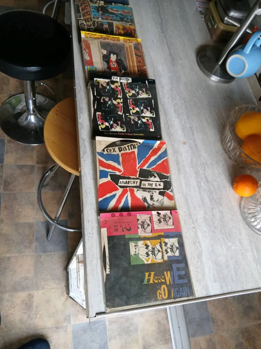 Sex pistols 7 inch set vinyl - Image 4