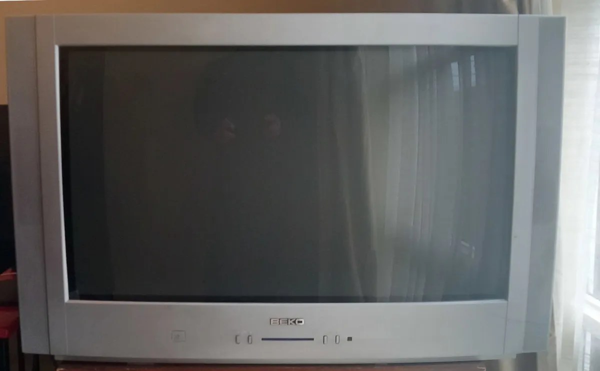 32" old / vintage / retro CRT TV - Image 1