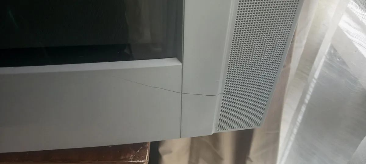 32" old / vintage / retro CRT TV - Image 4