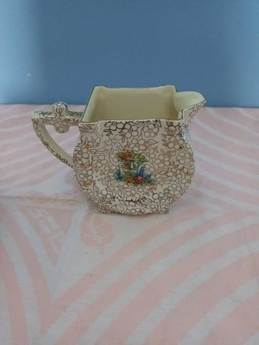 Royal  Crown  Crinoline Lady Jug & Sugar Bowl - Image 3