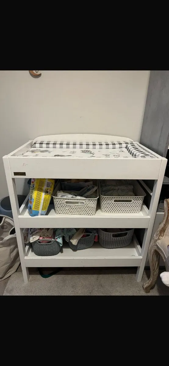 Changing table - Image 2