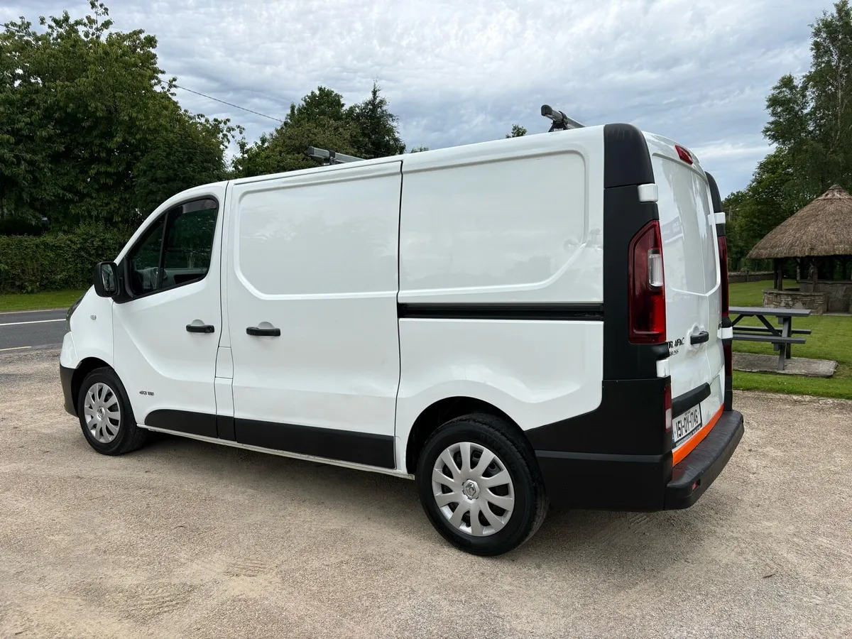 Renault Traffic - Image 2