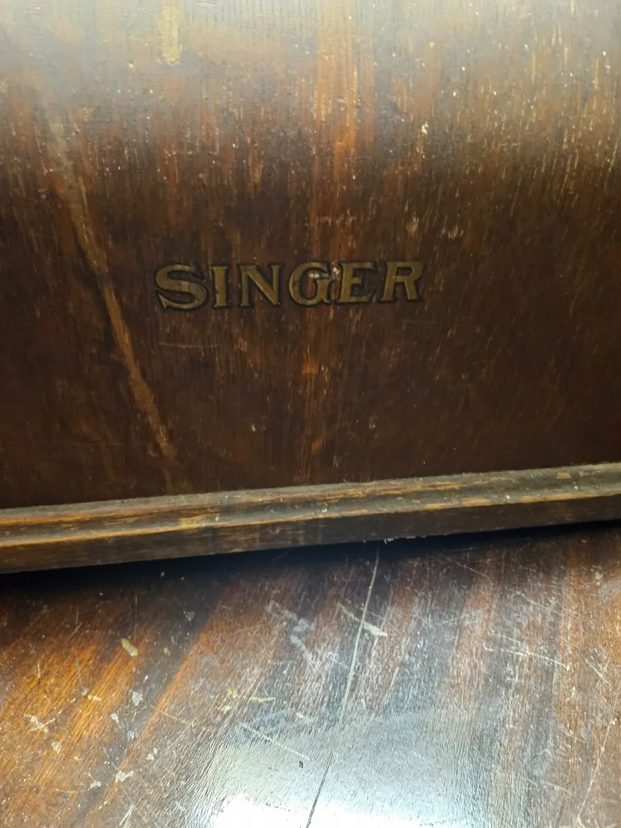 Vintage Singer Sewing Machine - Image 2