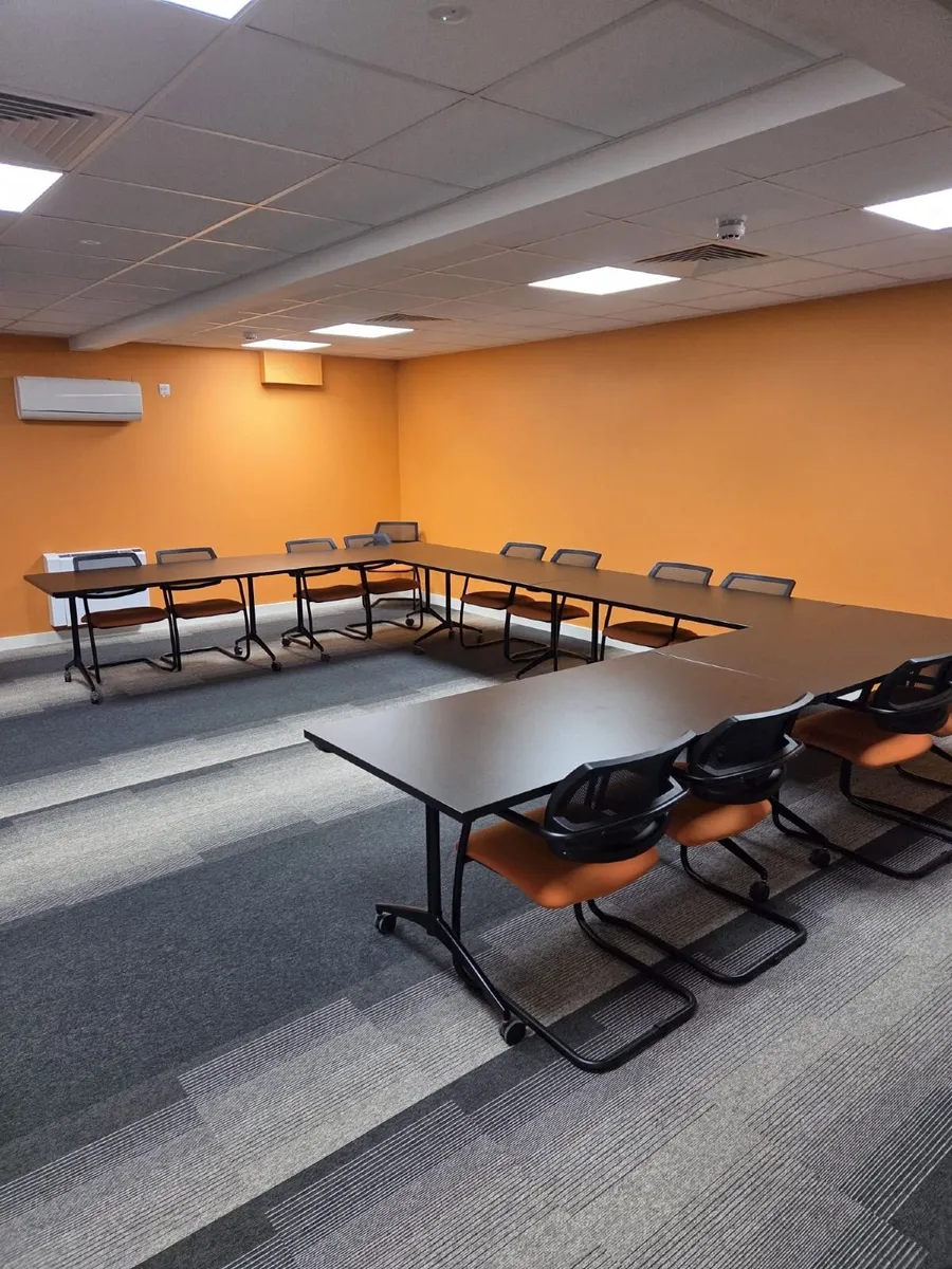 6 Flip Top Table on castors and 11  meeting chairs - Image 1