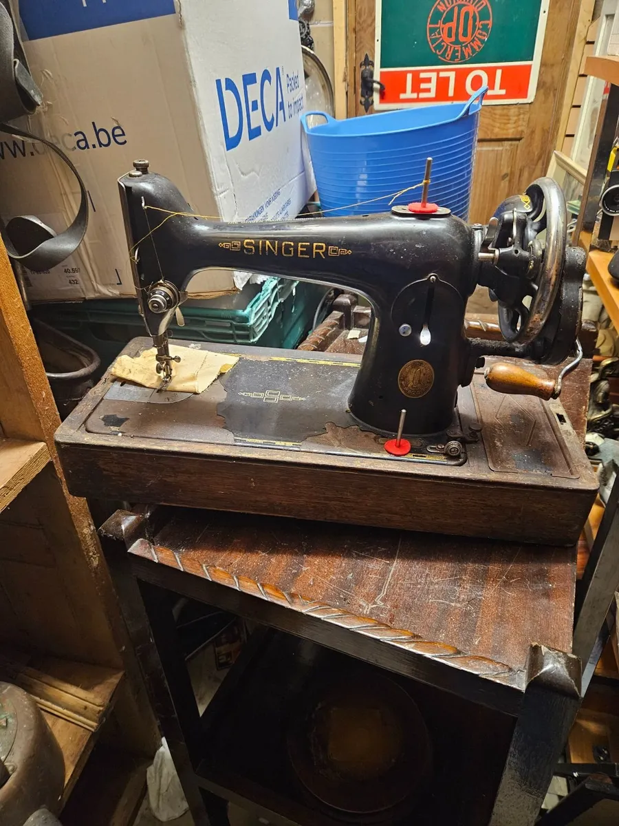 Vintage Singer Sewing Machine - Image 3