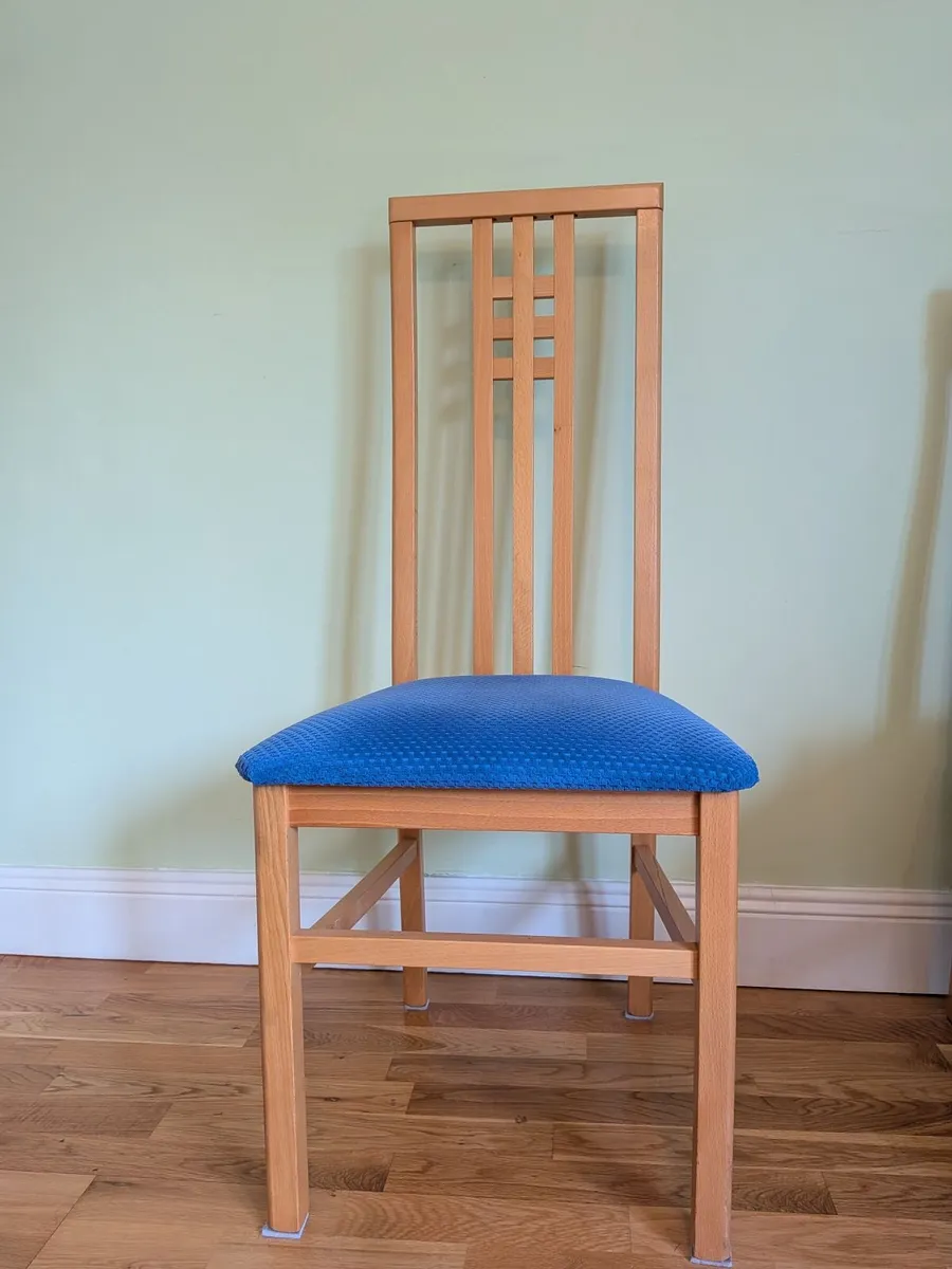 Dining table and chairs - Image 1