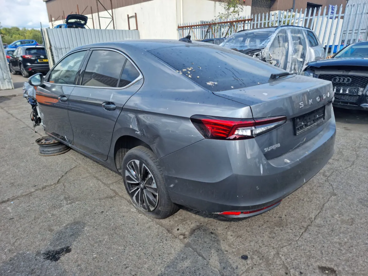 26 SKODA SUPERB  SE 2.0 TDI AUTO FOR BREAKING - Image 3