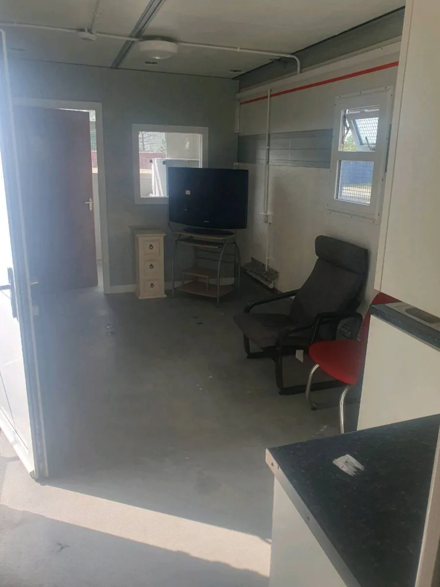 Yard/Site office or canteen - Image 4