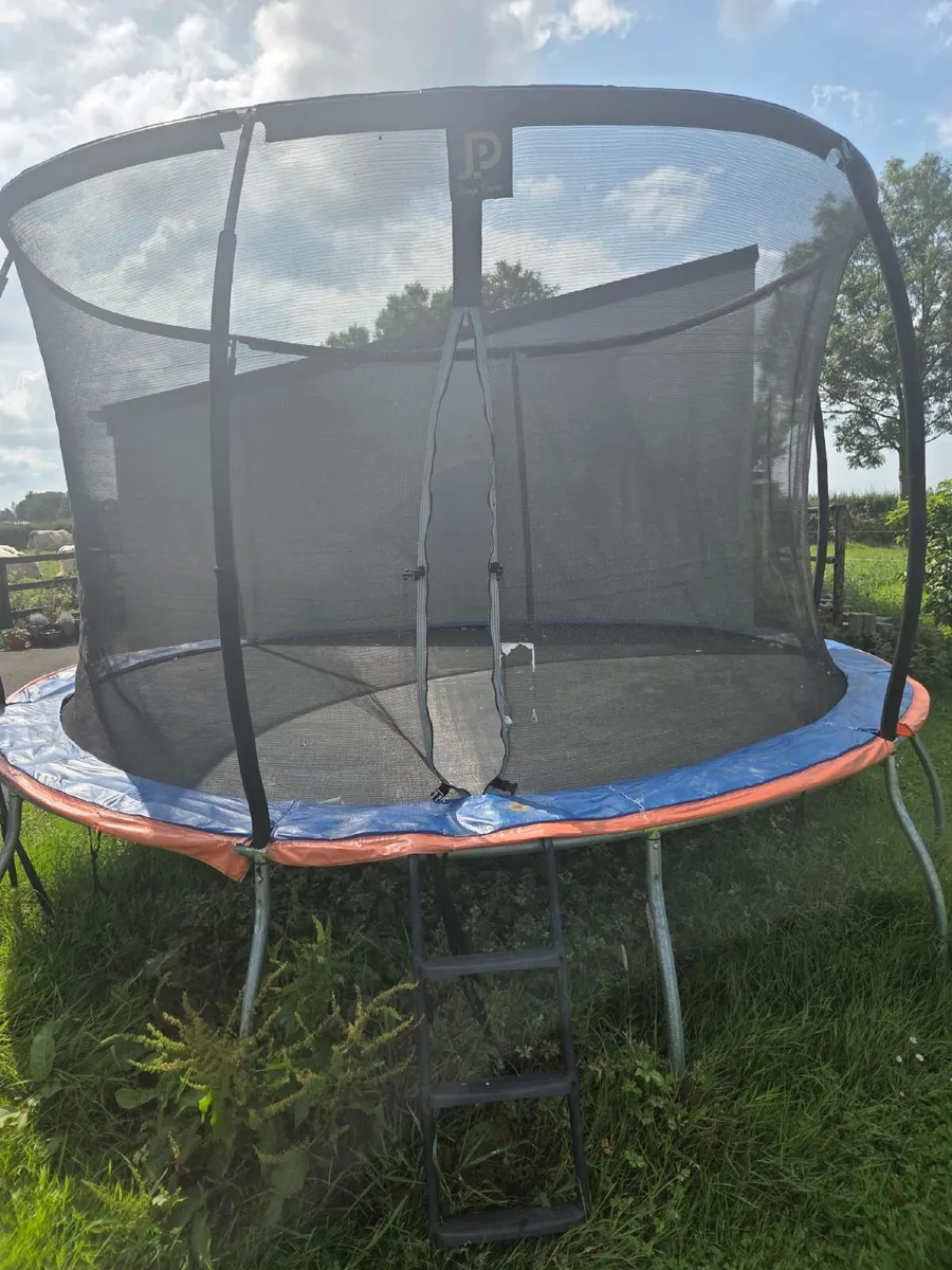 trampoline - Image 1
