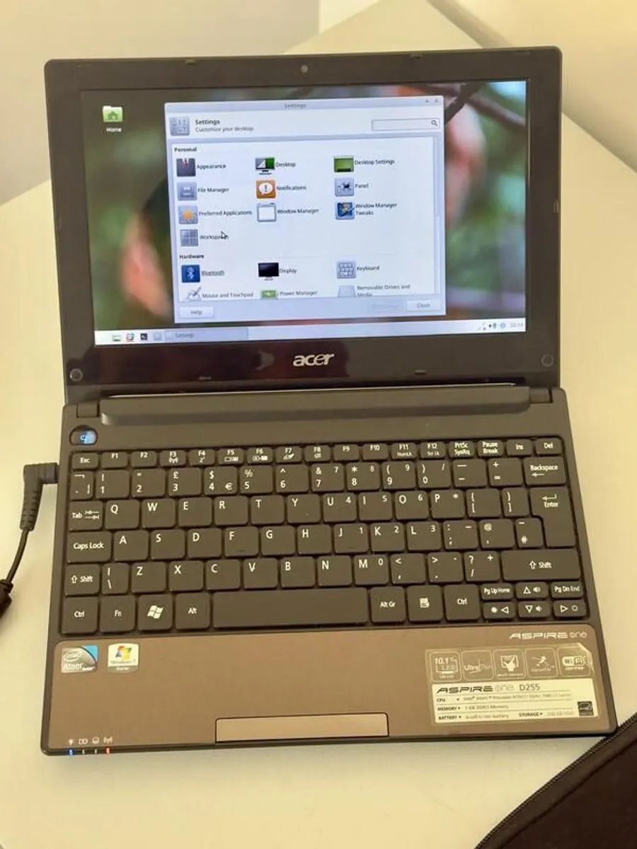 Acer Aspire One D255 Netbook 10.1" - Linux, w/ Case & Charger - Image 3