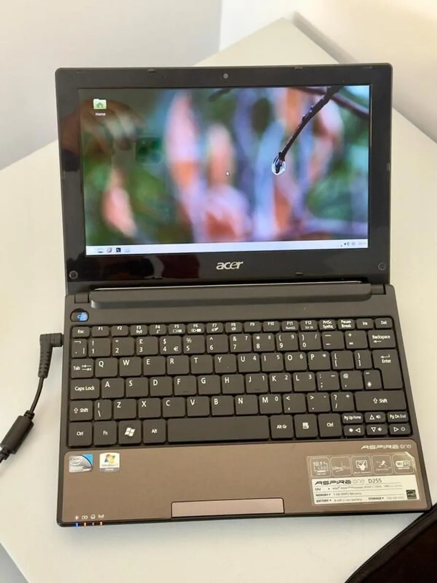 Acer Aspire One D255 Netbook 10.1" - Linux, w/ Case & Charger - Image 4