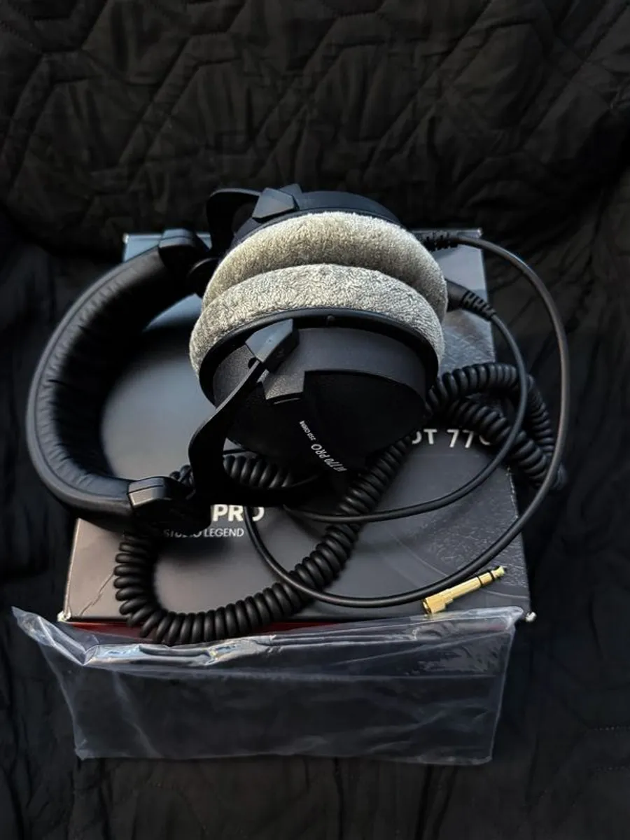 Beyerdynamic DT 770 PRO Closed-Back Studio Headphones - 250 Ohm - Image 1