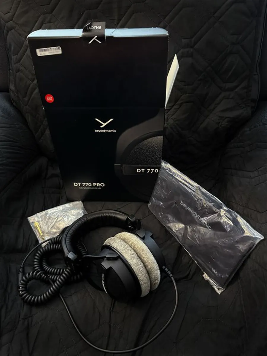 Beyerdynamic DT 770 PRO Closed-Back Studio Headphones - 250 Ohm - Image 2