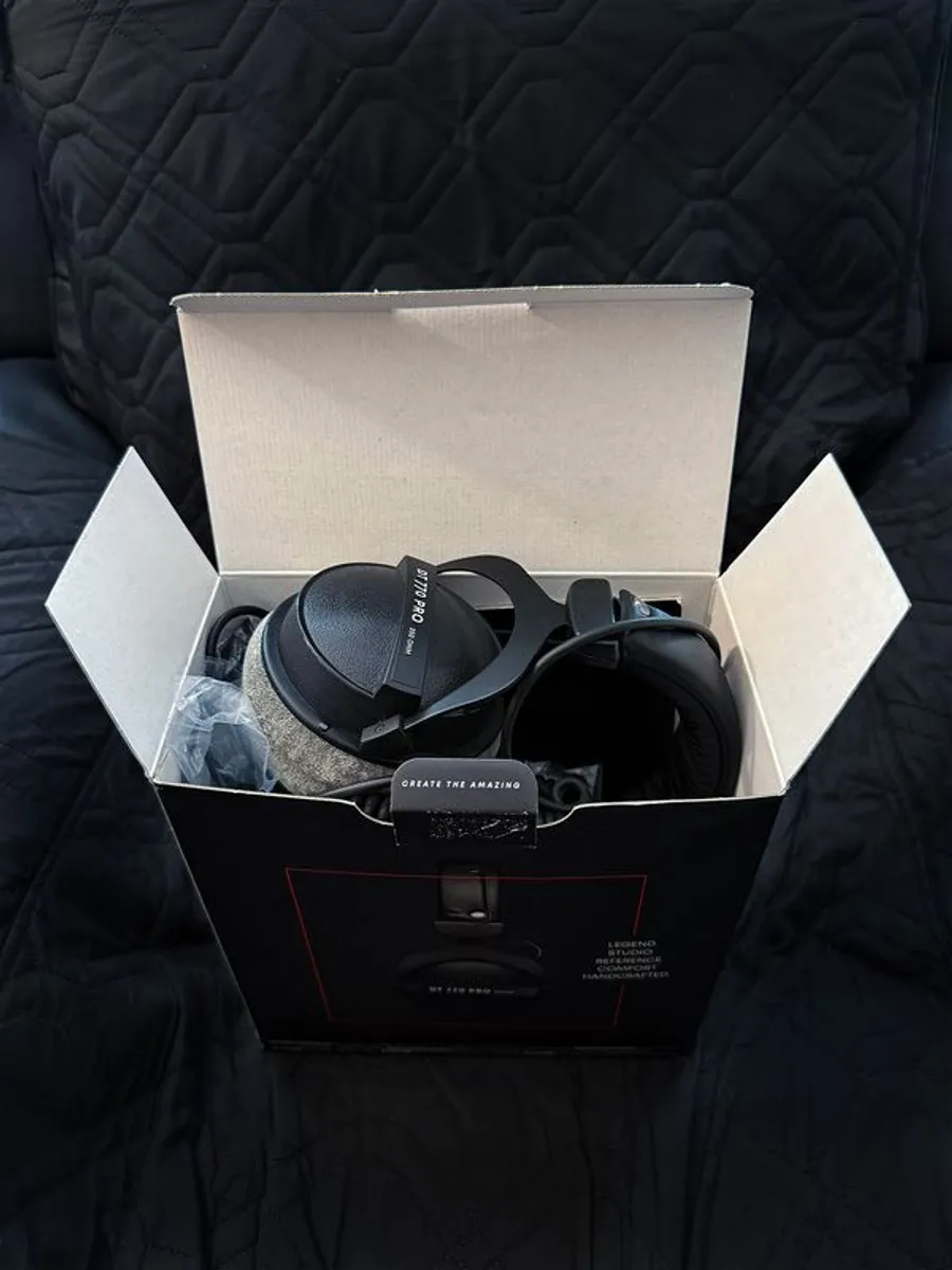 Beyerdynamic DT 770 PRO Closed-Back Studio Headphones - 250 Ohm - Image 3