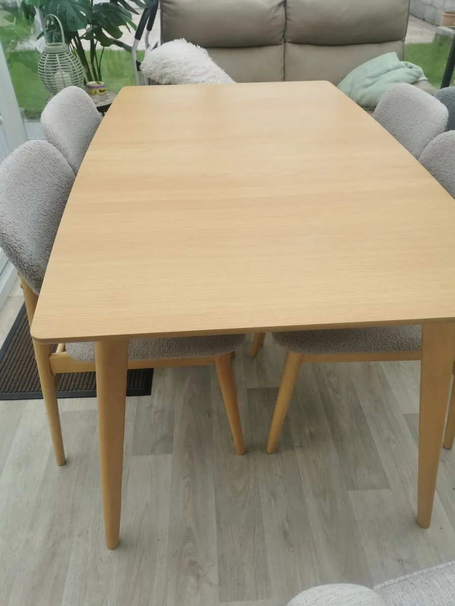 Kitchen table and 4 chairs - Image 1