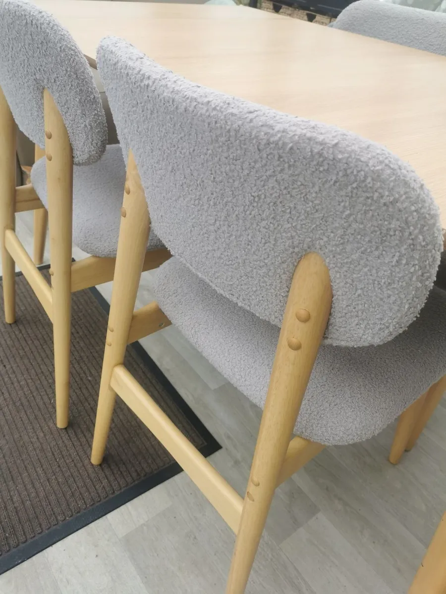 Kitchen table and 4 chairs - Image 3