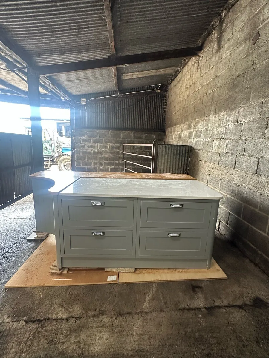 Kitchen island - Image 3