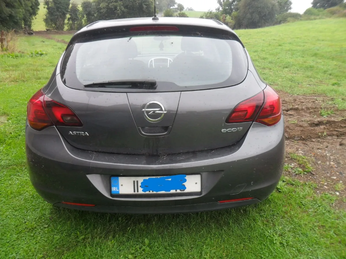 Opel Astra SRI (2011) - Image 3