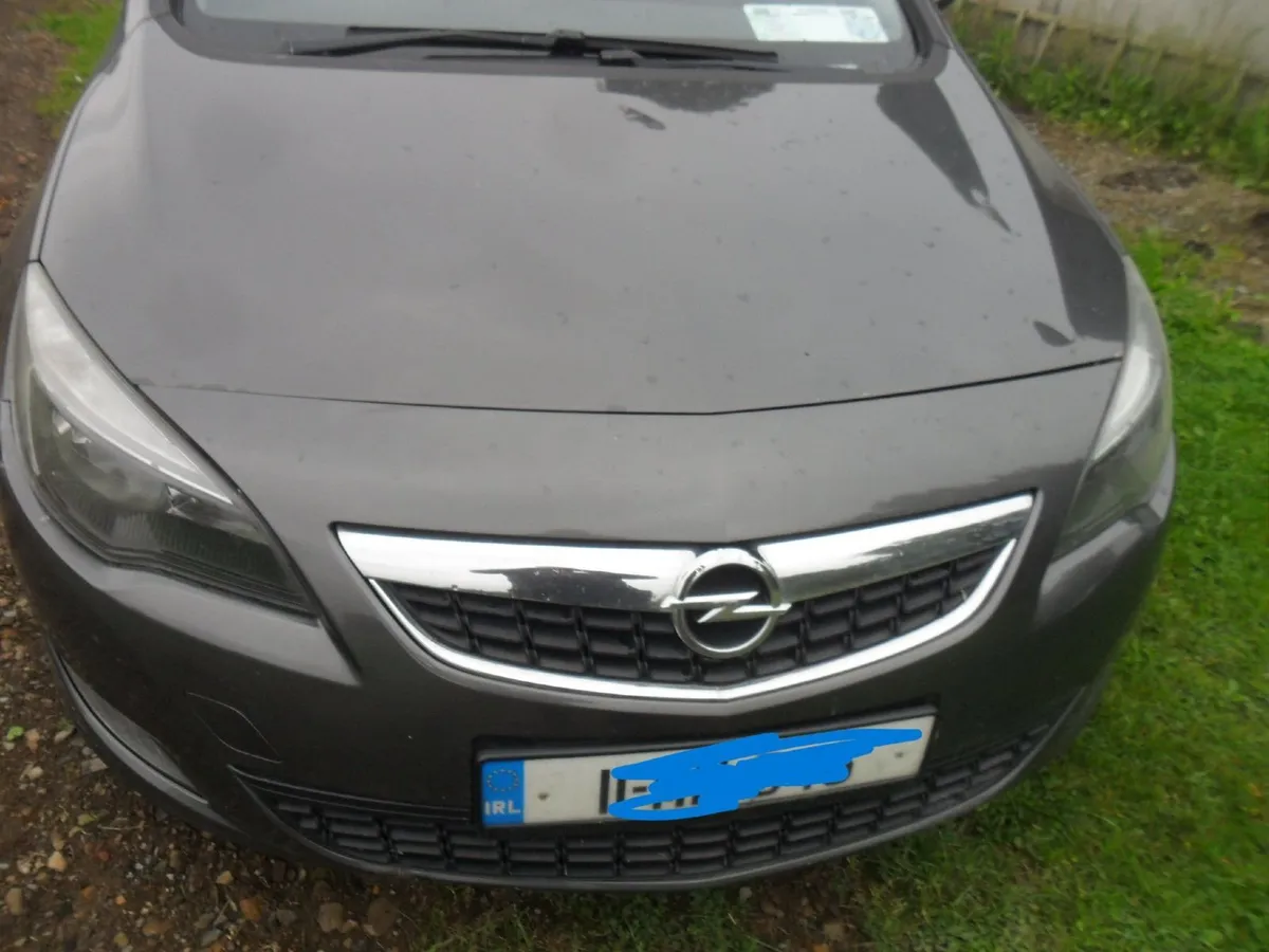 Opel Astra SRI (2011) - Image 1