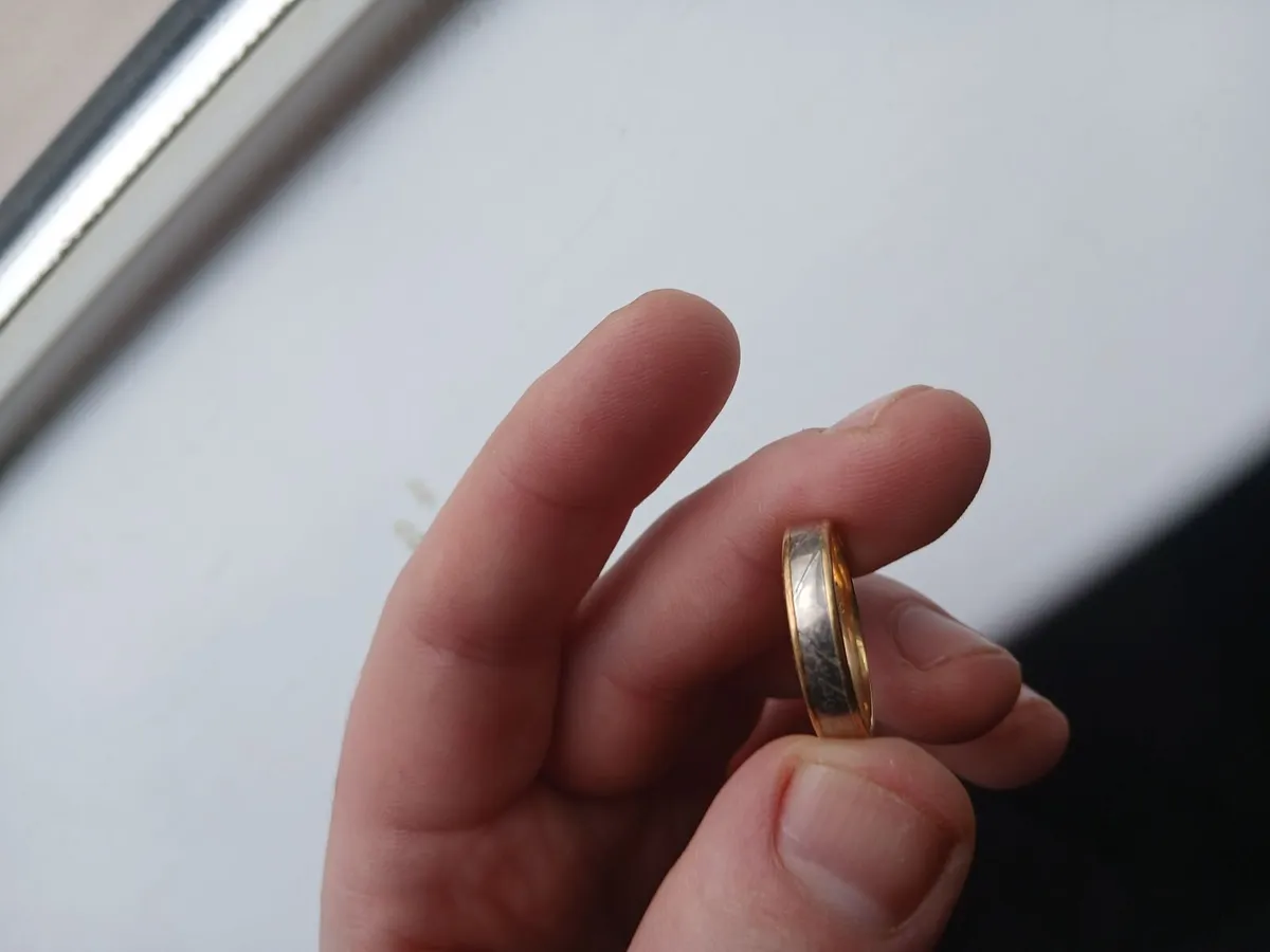 Gents white gold wedding ring - Image 3