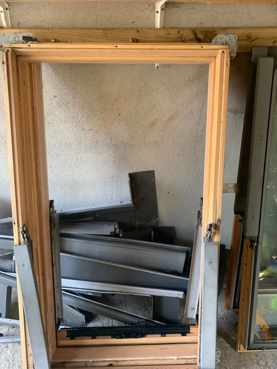 2 Velux windows with frames and flashing - Image 2