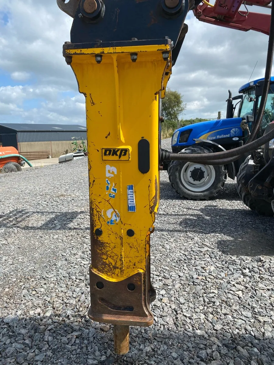 13 Ton Hammer &Bucket - Image 1