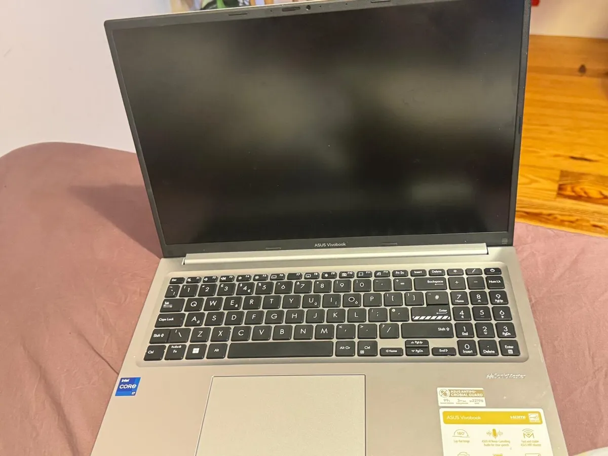 Laptop - Image 3