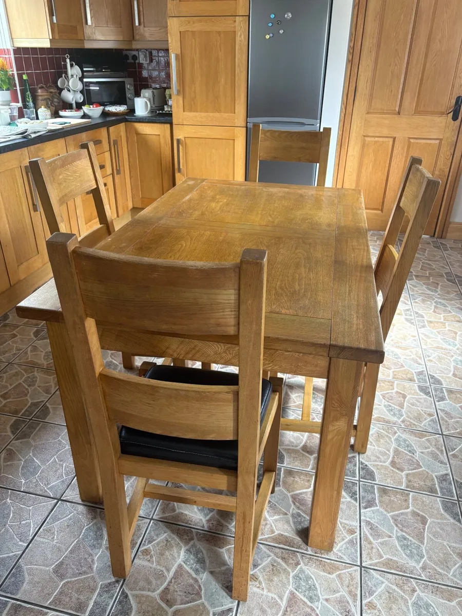 Oak table & 4 Chairs - Image 1