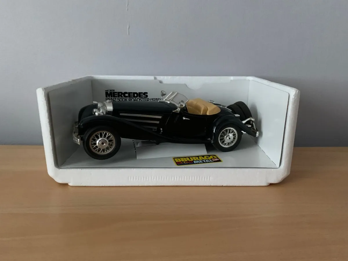 1936 Mercedes Benz Roadster 1/18 Burago Model Car - Image 4