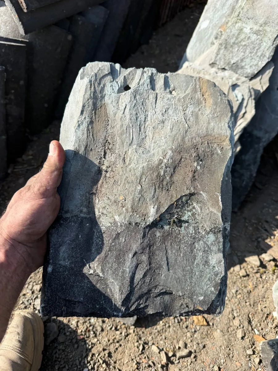 Stone chunky random roof slates. - Image 3