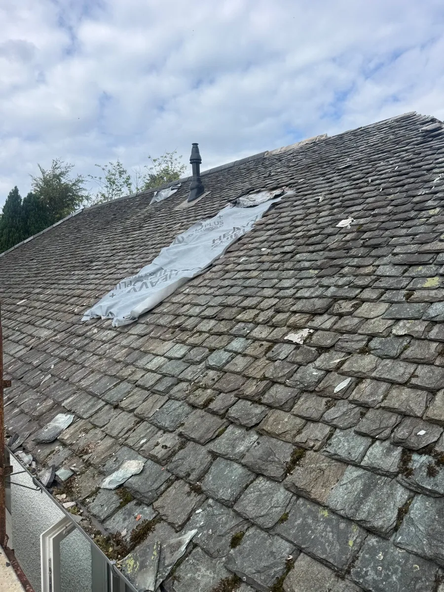 Stone chunky random roof slates. - Image 4
