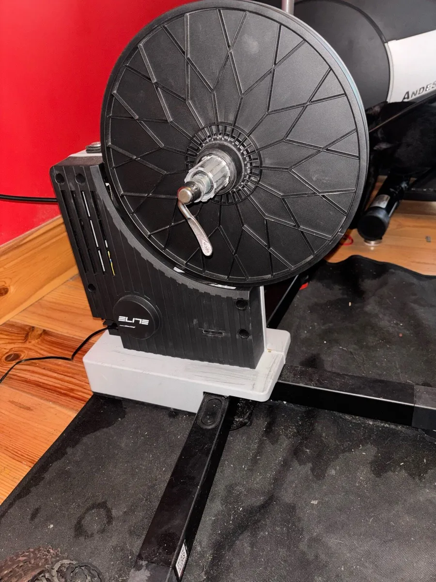 Elite Justo direct drive Smart trainer +equipment - Image 2
