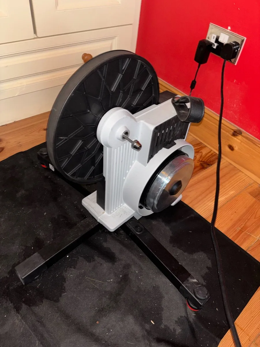 Elite Justo direct drive Smart trainer +equipment - Image 3