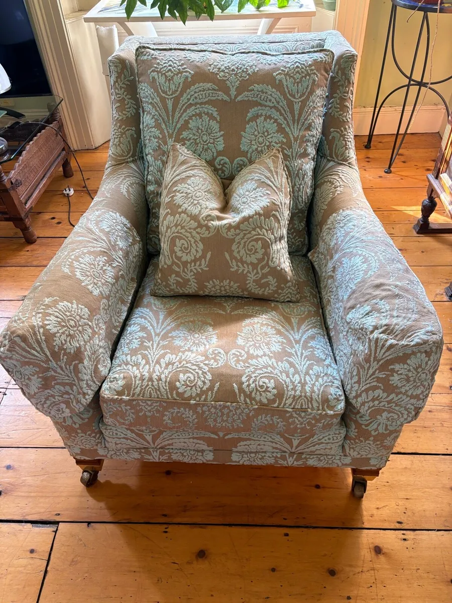 Luxury Armchair - city & guilds - Image 1
