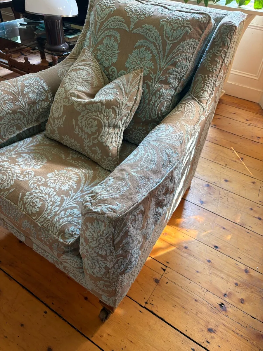 Luxury Armchair - city & guilds - Image 2